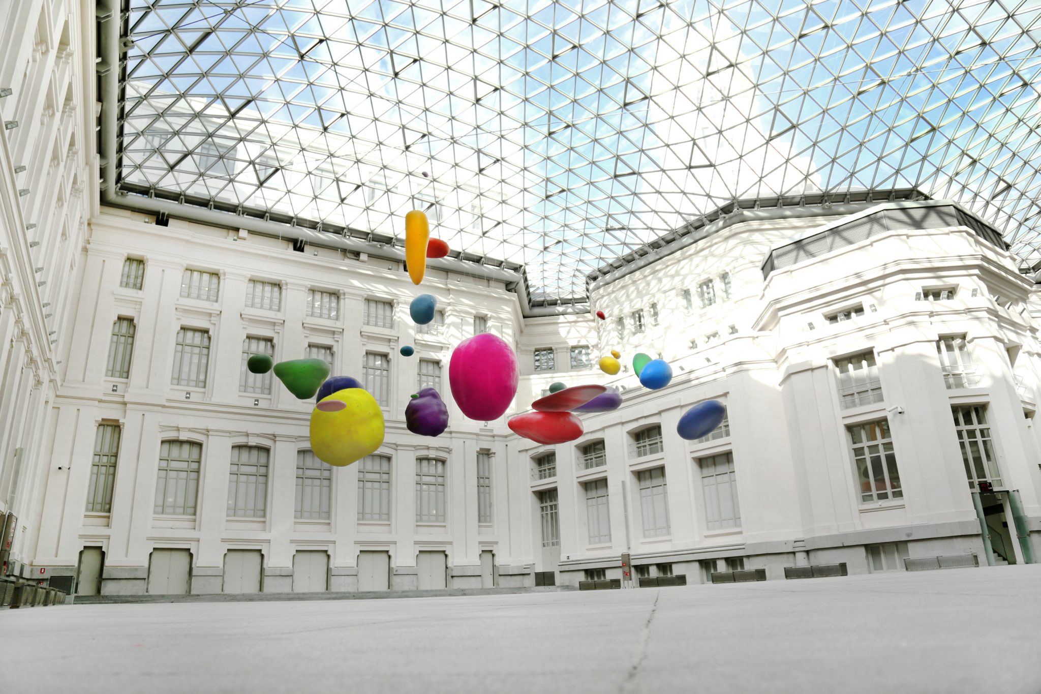 From Bubble_Daniel Bagnon_Escultura Cerebro_Galería Cristal Palacio Cibeles_Madrid