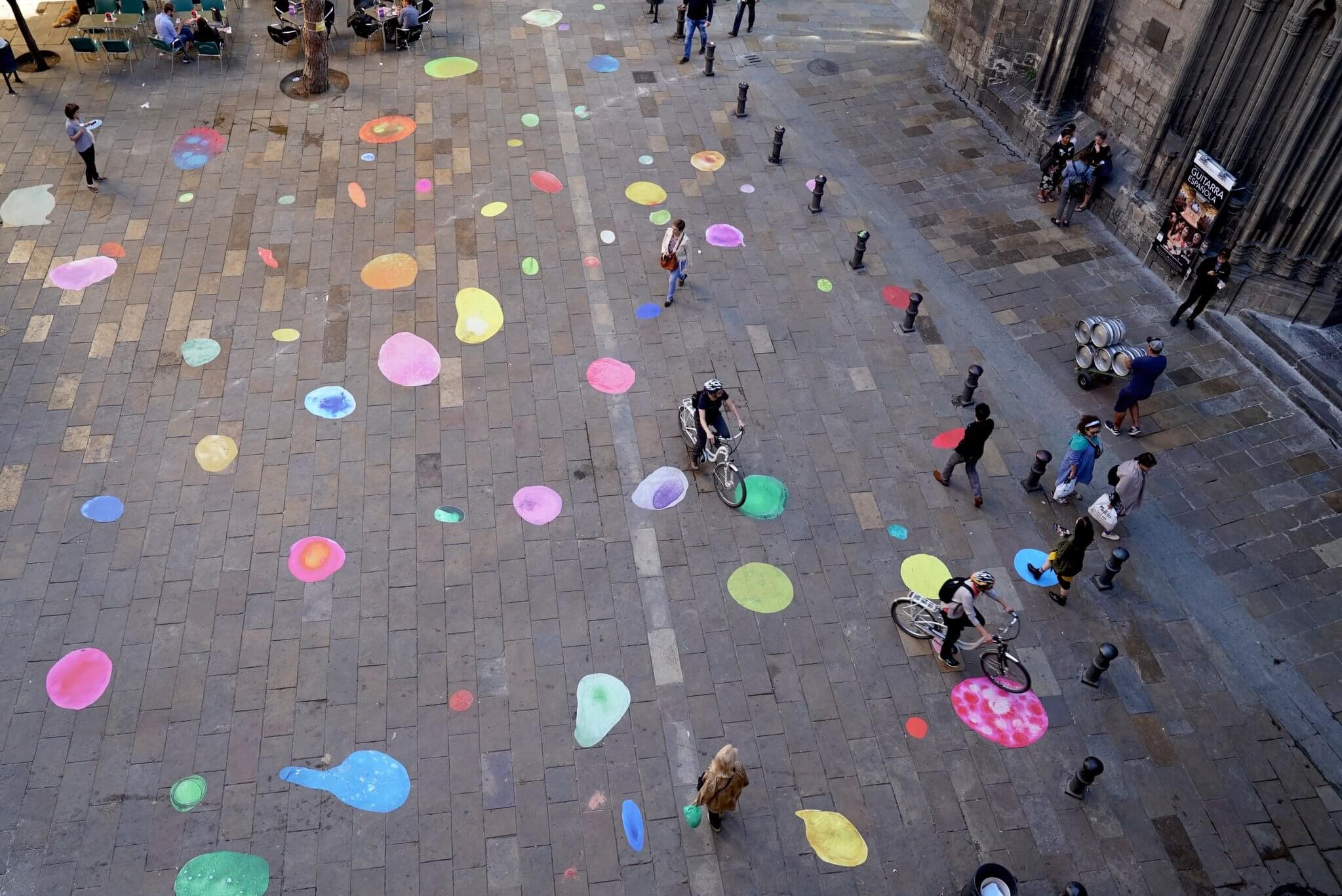 Bubbles recorren la ciudad de Barcelona