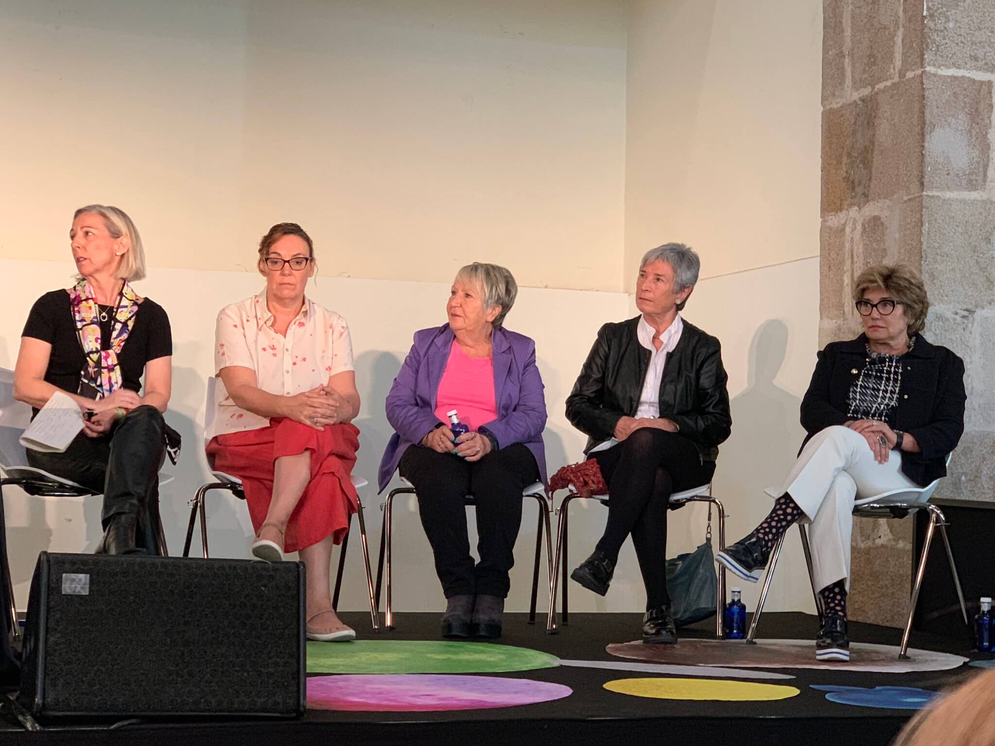 Mesa redonda From Bubble Barcelona
