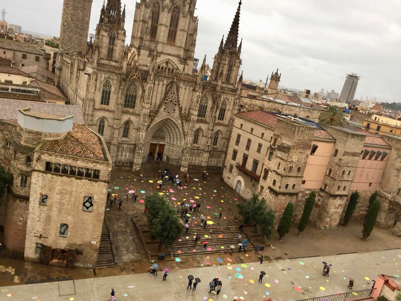 Bubbles delante de la Catedral de Barcelona